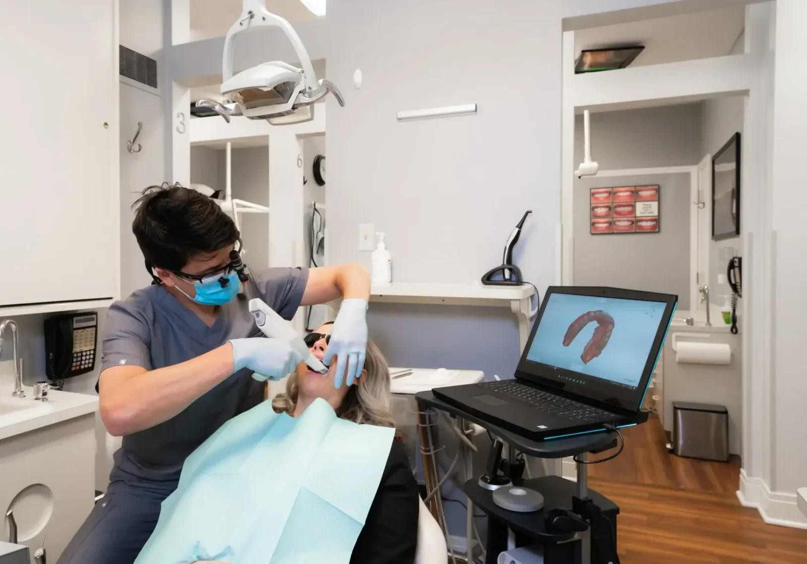 A Ross & Durrett Family Dental clinician using an intraoral scanner while a digital scan appears on screen